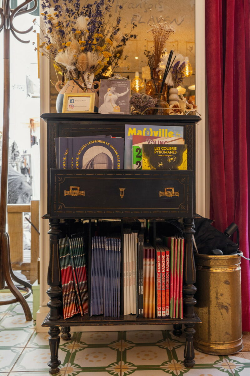 diso design - mobilier vintage dans la librairie LJS