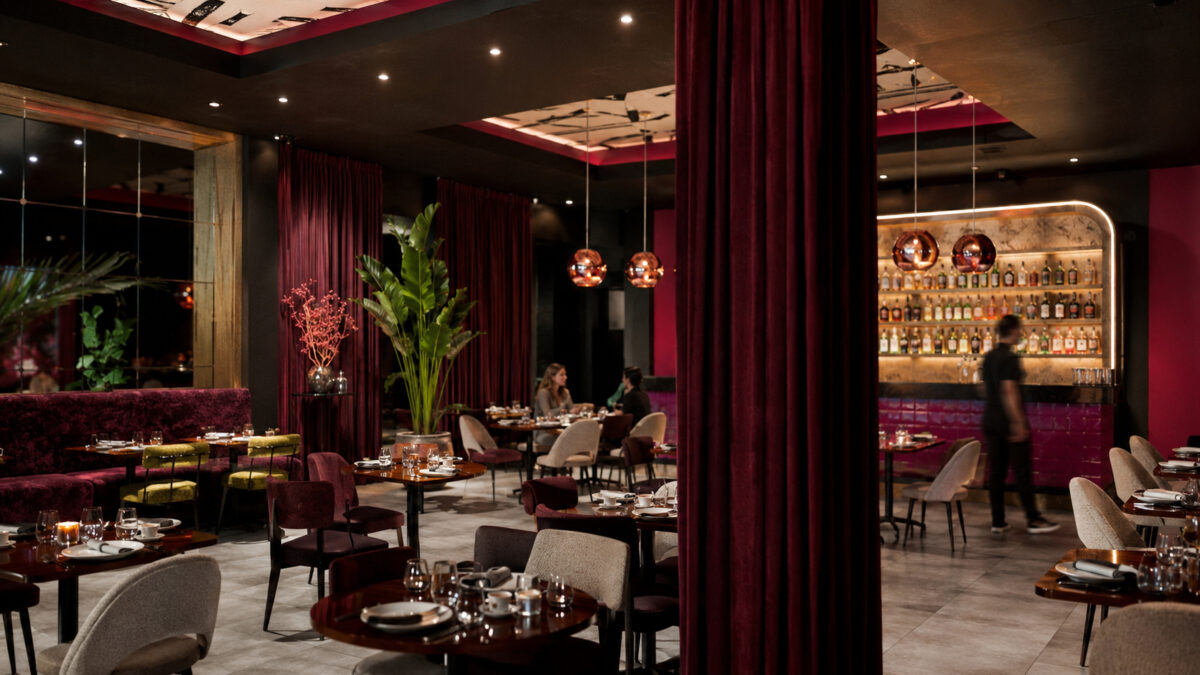 3d d'un projet de restaurant lounge noir par diso design
